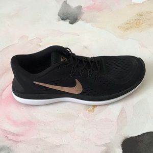 black nike shoes with rose gold swoosh